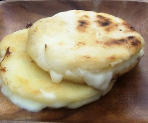 Arepa rellena de queso