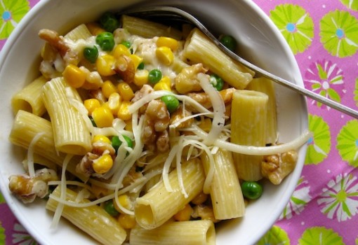 Pasta with walnuts and Vegetables