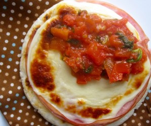 Arepa con Jamon,Hogao y Queso
