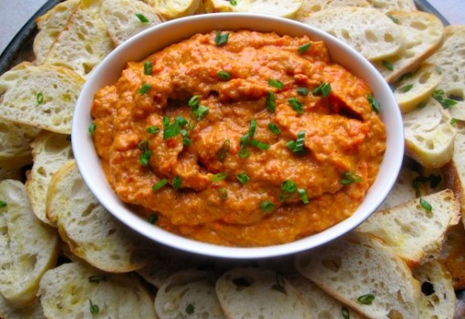 Crostini-with-red-pepped-dip