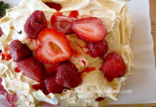 Merengón de Fresas (Colombian Strawberry Meringue Dessert)