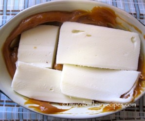 Dip de Arequipe con Queso (Dulce de Leche and Cheese Dip)