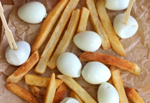 Huevitos de Codorniz con Salsa Rosada (Quail Eggs with Pink Sauce)
