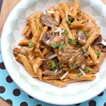 Pasta with mushrooms Sauce |mycolombianrecipes.com