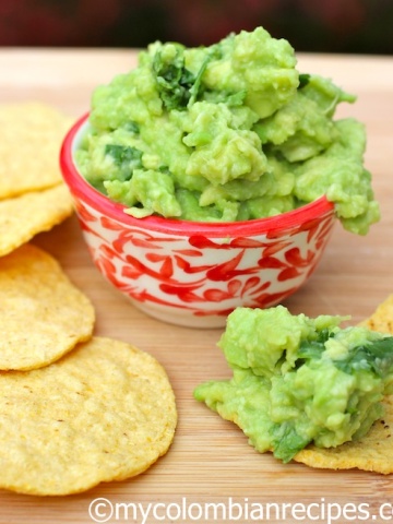 Simple Guacamole |mycolombianrecipes.com