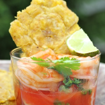 Ceviche de Camarones (Colombian-Style Shrimp Ceviche) |mycolombianrecipes.com