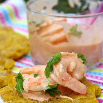 Coctel de Camarones (Shrimp Cocktail) |mycolombianrecipes.com