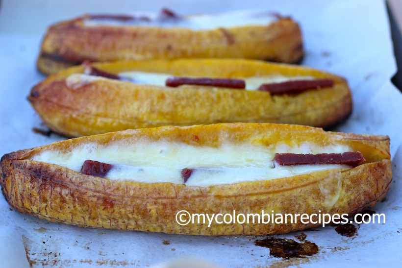 Plátanos Asados con Bocadillo y Queso (Baked Plantains with Guava and