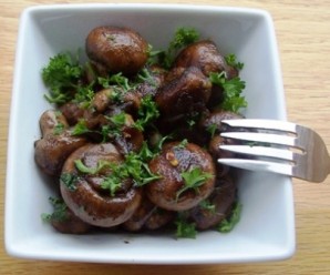 Champiñones al Ajillo (Mushrooms in Garlic Sauce) |mycolombianrecipes.com