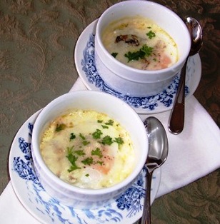 Huevos con Champiñones (Baked Eggs with Mushrooms) |mycolombianrecipes.com