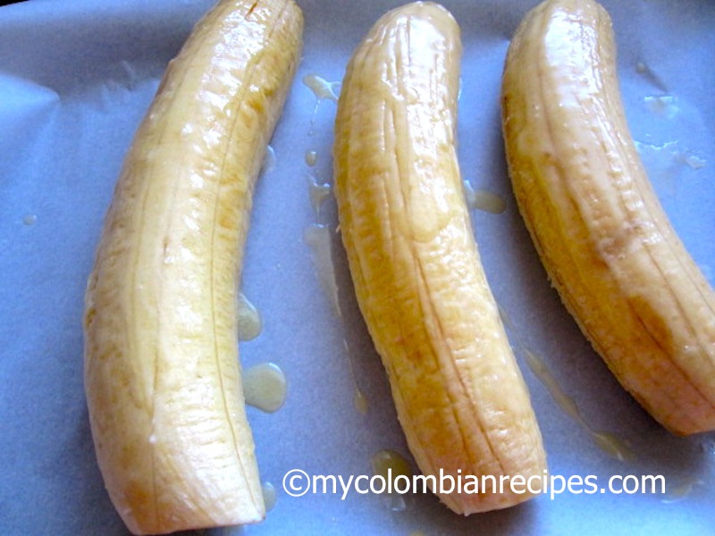 BAKED PLANTAINS WITH GUAVA AND CHEESE (PLATANOS ASADOS CON BOCADILLO Y QUESO)