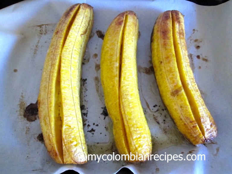 BAKED PLANTAINS WITH GUAVA AND CHEESE (PLATANOS ASADOS CON BOCADILLO Y QUESO)colombian food