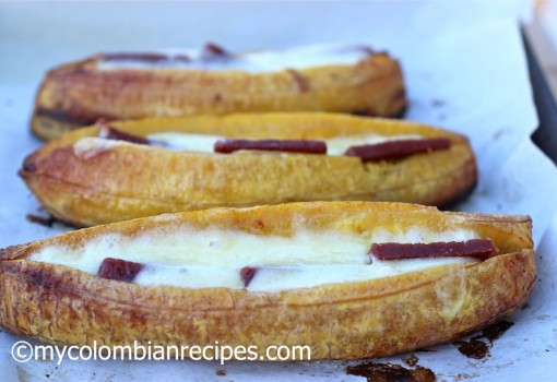 Plátanos asados con Queso y Bocadillo (Baked Plantains with Cheese and Guava Paste)|mycolombianrecipes.com