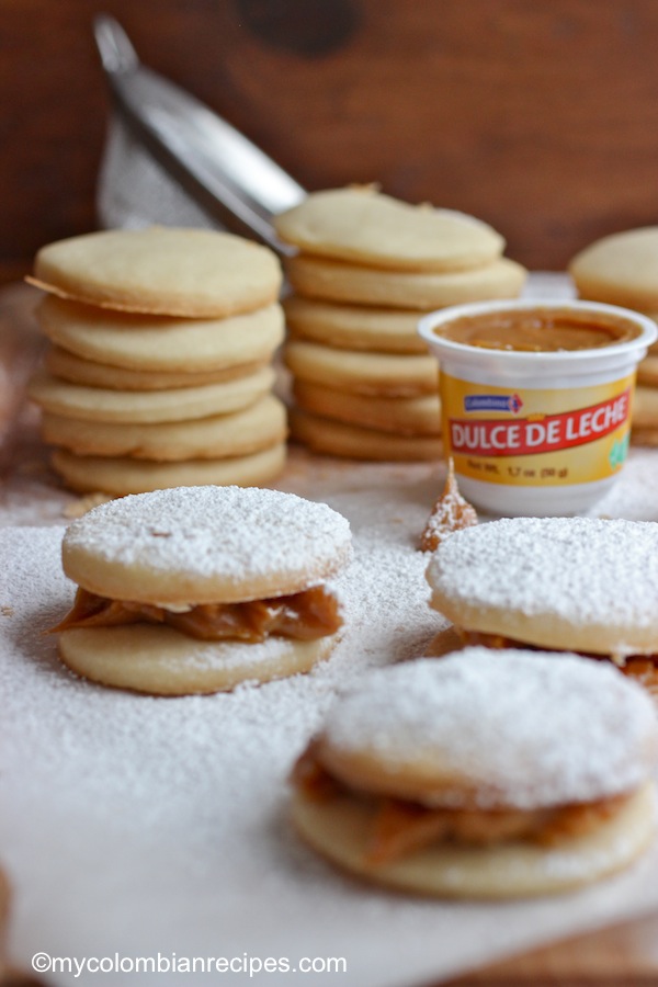 Alfajores (Dulce de Leche Cookie Sandwiches)|mycolombianrecipes.com