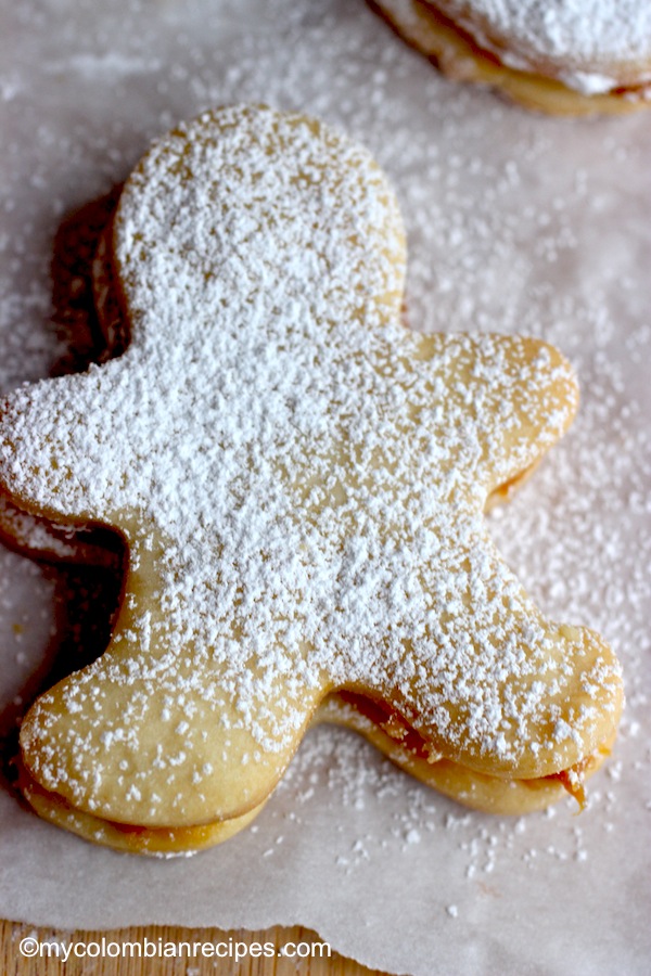 Alfajores (Dulce de Leche Cookie Sandwich)