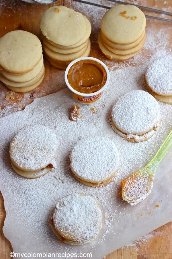 Alfajores (Dulce de Leche Cookie Sandwich)