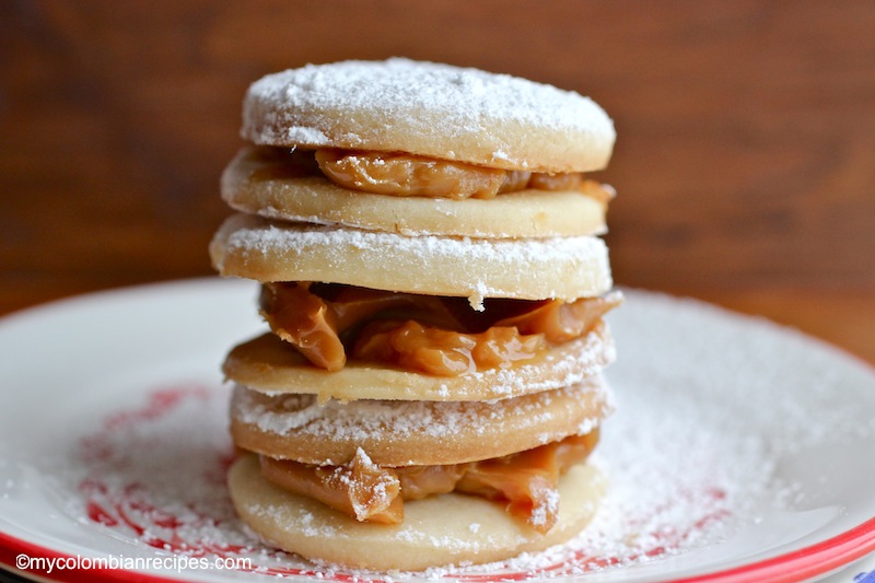 Alfajores (Dulce de Leche Cookie Sandwich)