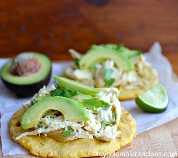 Arepa con Pollo y Aguacate