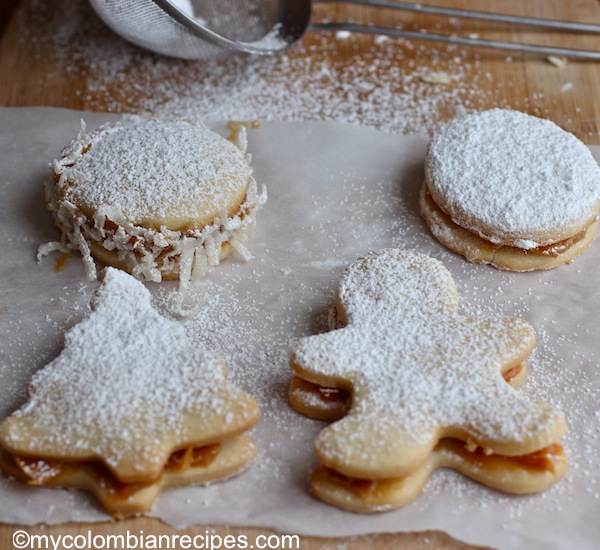 Alfajores (Dulce de Leche Cookie Sandwich)