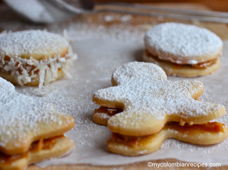 Alfajores (Dulce de Leche Cookie Sandwich)