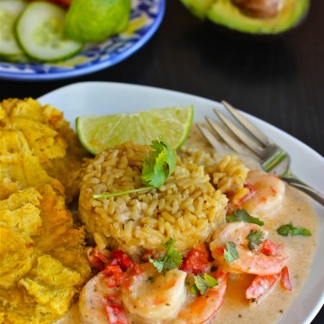 Camarones a la Criolla con Coco (Creole and Coconut Shrimp) |mycolombianrecipes.com