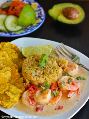 Camarones a la Criolla con Coco (Creole and Coconut Shrimp) |mycolombianrecipes.com