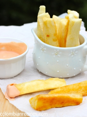 Yuca frita (Yuca or Cassava Fries) |mycolombianrecipes.com