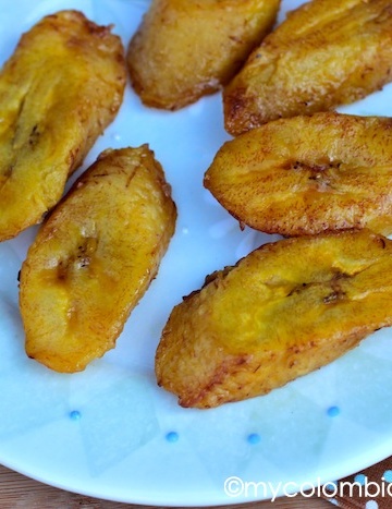 Tajadas de Plátano (Fried Ripe Plantain) |mycolombianrecipes.com