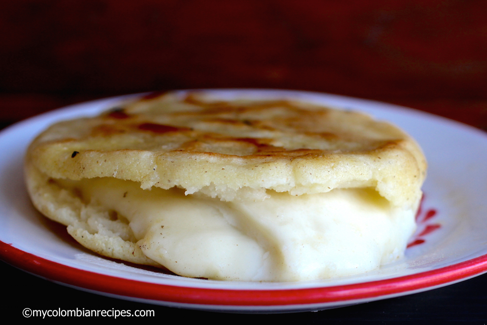 Arepa Rellena de Queso Colombiana