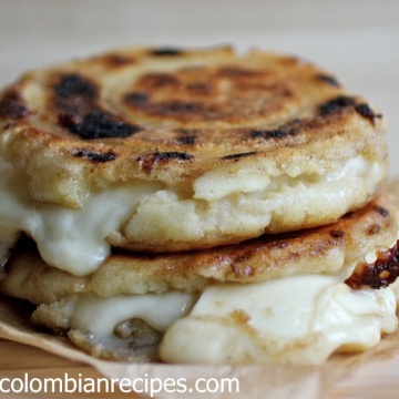 Cheese Stuffed Corn Cakes (Arepas Rellenas de Queso) |mycolombianrecipes.com