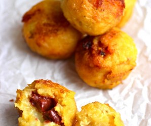 Ripe Plantain Balls (Buñuelos de Plátano Maduro)|mycolombianrecipes.com