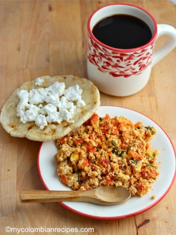 Huevos Pericos (Scrambled Eggs with Tomato and Scallions) |mycolombianrecipes.com