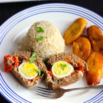 Colombian Style Stuffed Meatloaf (Albondigón Colombiano) |mycolombianrecipes.com