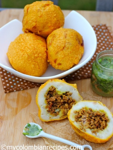 Colombian Style Stuffed Potatoes (Papas Rellenas Colombianas) |mycolombianrecipes.com