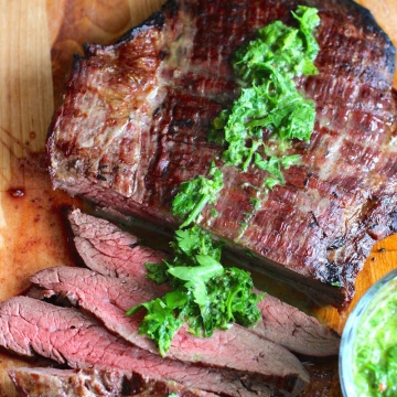 Steak with Chimichurri Sauce (Carne con Chimichurri) |mycolombianrecipes.com