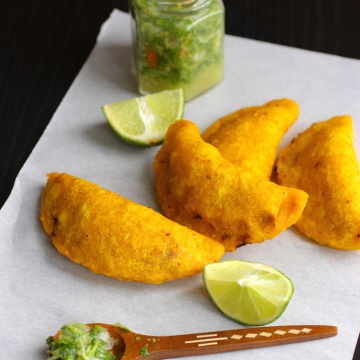 Colombian Empanadas (Empanadas Colombianas) |mycolombianrecipes.com