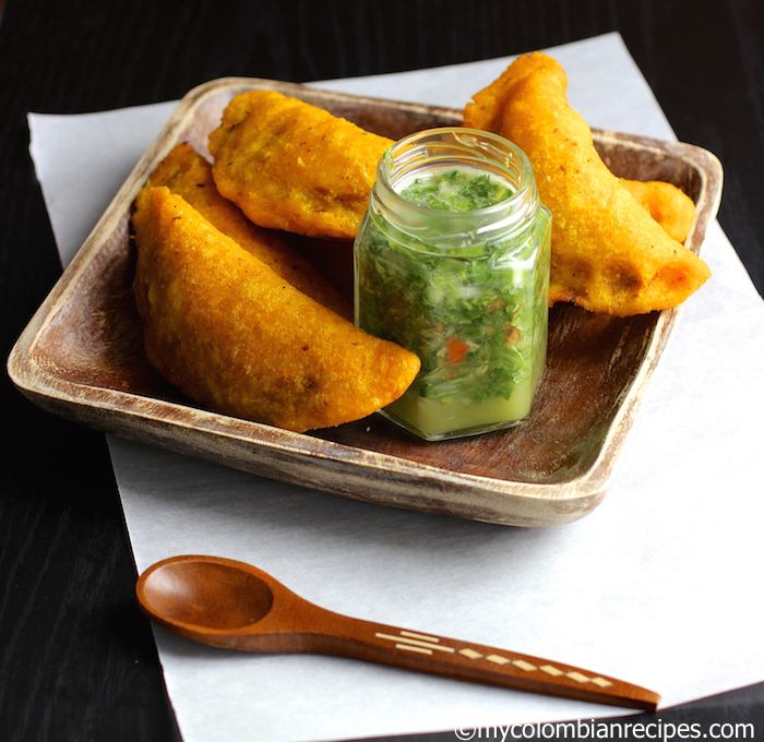 Colombian Empanadas (Empanadas Colombianas) |mycolombianrecipes.com