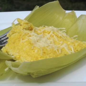 Colombian-Style Wrapped Corn Cakes (Envueltos de Chocolo)|mycolombianrecipes.com