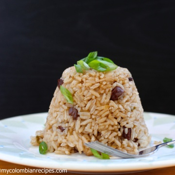 Arroz con Coca-Cola y Pasas (Rice with Cola and Raisins) |mycolombianrecipes.com