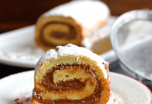 Pionono de Arequipe (Dulce de Leche Cake Roll) |mycolombianrecipes.com