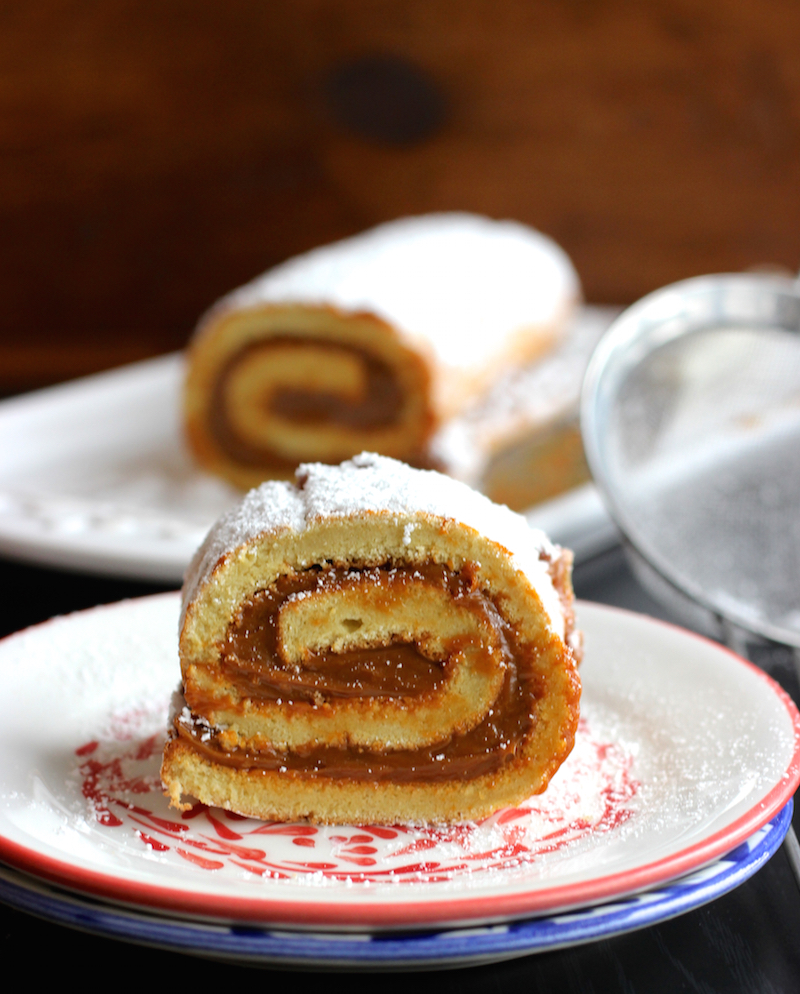 Pionono de Arequipe (Dulce de Leche Cake Roll) |mycolombianrecipes.com