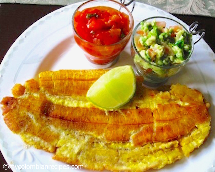 Tostadas de plátano Verde o Patacón Grande (Whole fried Green Plantain) |mycolombianrecipes.com