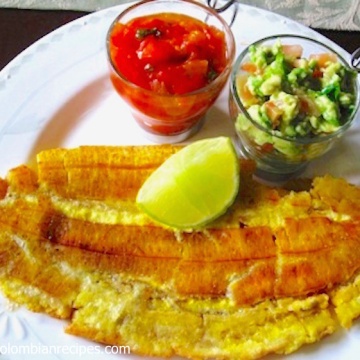 Tostadas de plátano Verde o Patacón Grande (Whole fried Green Plantain) |mycolombianrecipes.com