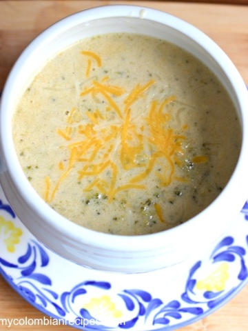 Crema de Brocoli (Broccoli Soup) |mycolombianrecipes.com