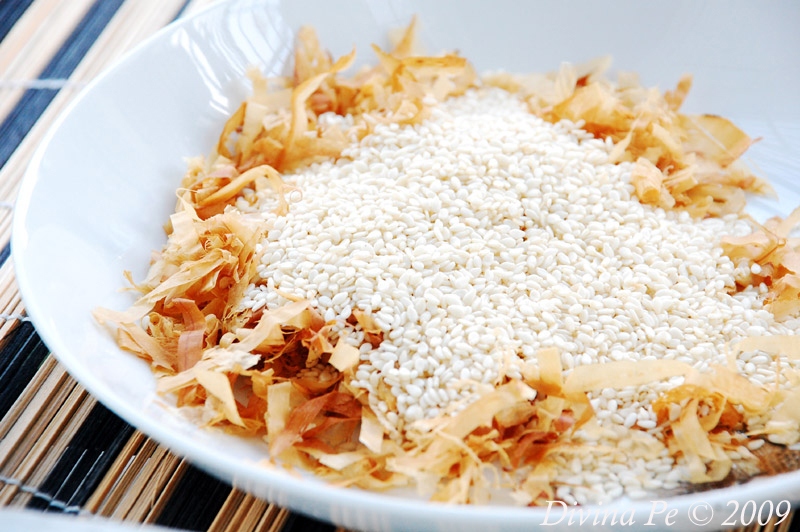 bonito-flakes_sesame-seeds-