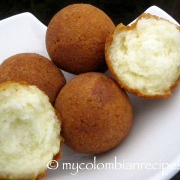 Buñuelos Colombianos (Colombian Buñuelos)|mycolombianrecipes.com