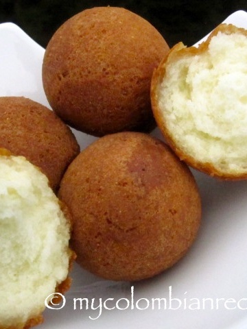 Buñuelos Colombianos (Colombian Buñuelos)|mycolombianrecipes.com