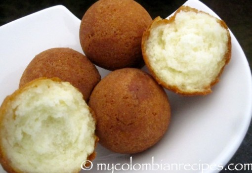 Buñuelos Colombianos (Colombian Buñuelos)|mycolombianrecipes.com