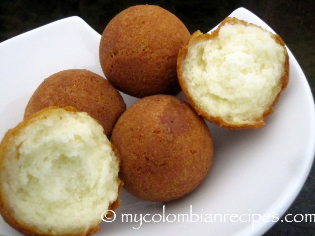 Buñuelos Colombianos (Colombian Buñuelos)|mycolombianrecipes.com