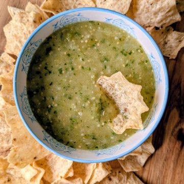 Tomatillo Salsa Verde with tortilla Chips
